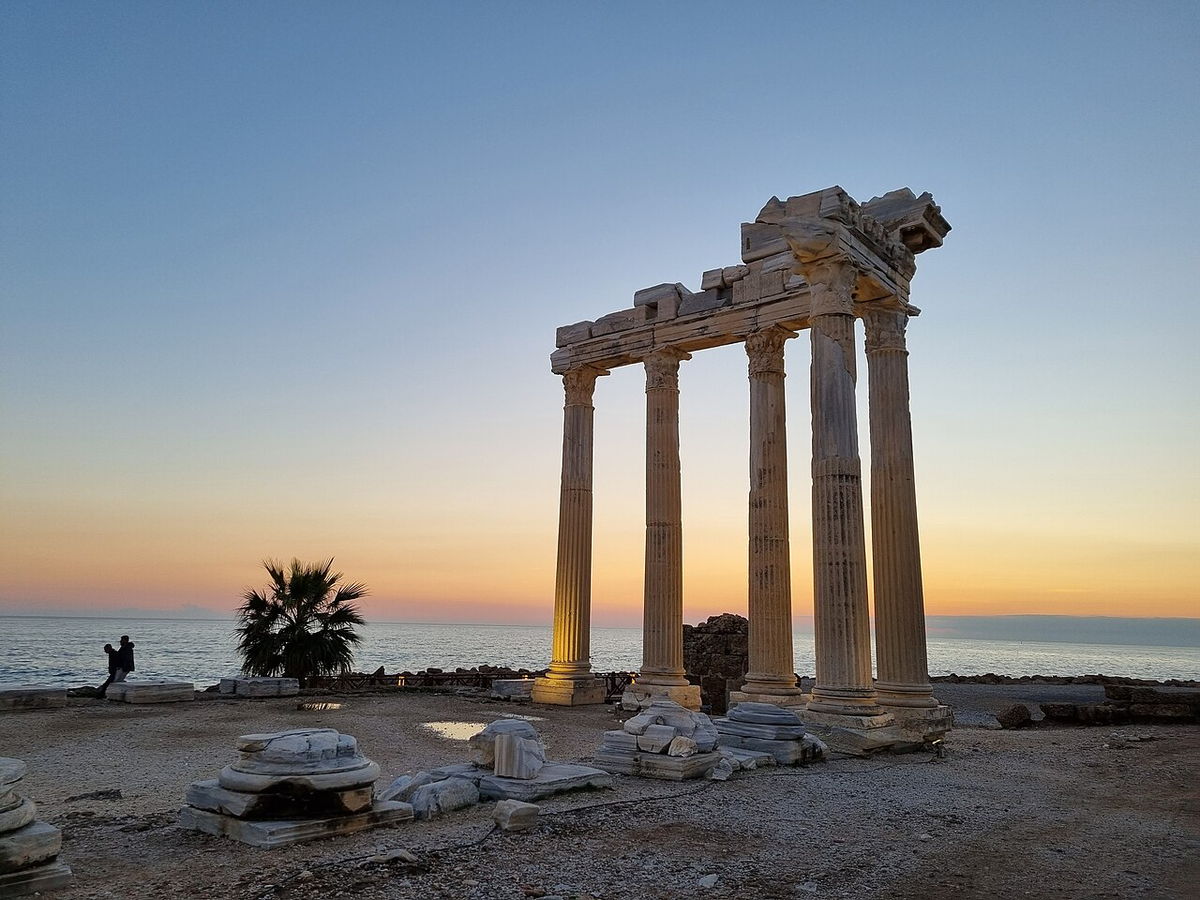 Apollo's columns at the peninsula's tip