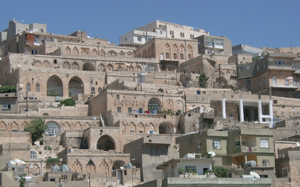 Stone mansions terraced above the plain