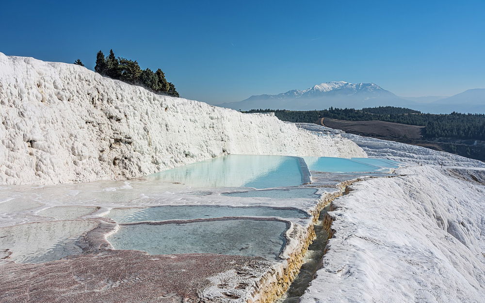Terrace pools on the travertine edge