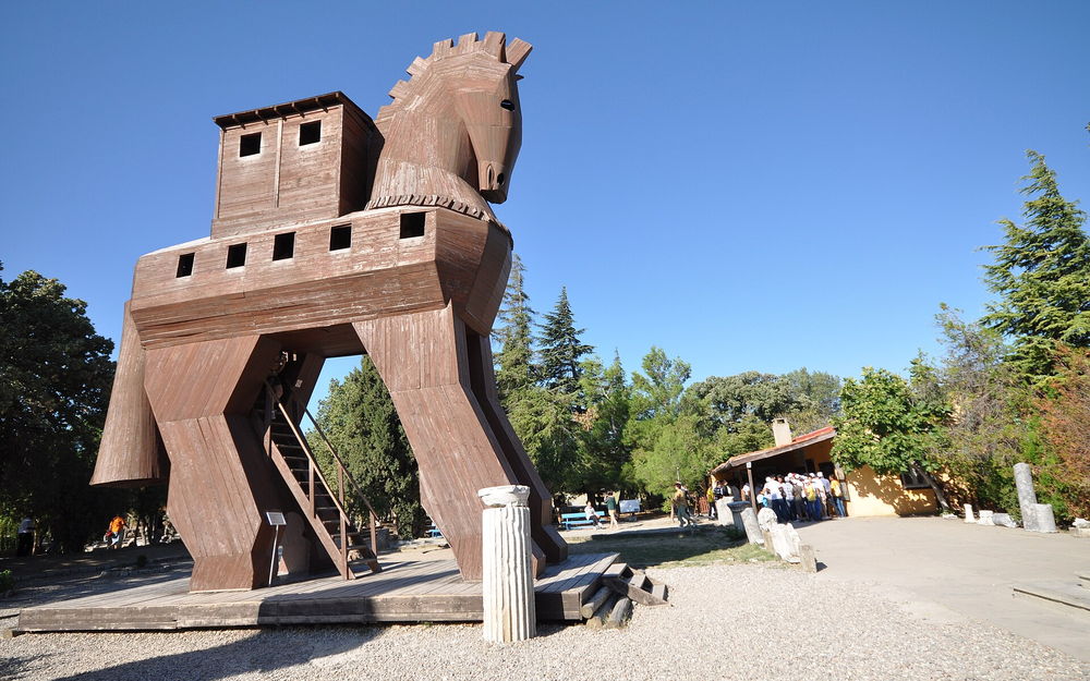 The wooden horse on Çanakkale's waterfront